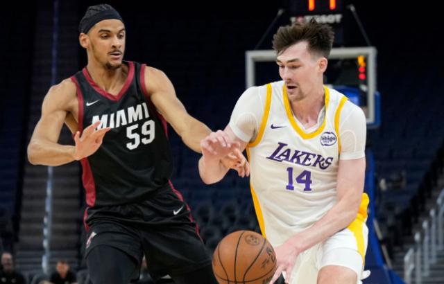 开云com-布朗尼2战仅7分！湖人00后中锋抢戏，浓眉替身是他？